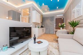 Sky Apartment by Grand Apartments