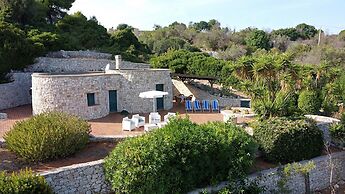 Villa Agapanto - Trullo Anthos con Vista Mare e Giardino Privato