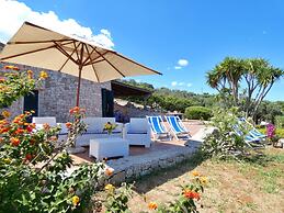 Villa Agapanto - Trullo Anthos con Vista Mare e Giardino Privato