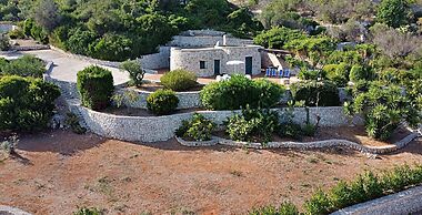 Villa Agapanto - Trullo Anthos con Vista Mare e Giardino Privato