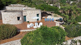 Villa Agapanto - Trullo Anthos con Vista Mare e Giardino Privato