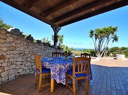 Villa Agapanto - Trullo Anthos con Vista Mare e Giardino Privato