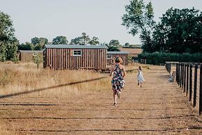 Honeysuckle Farm Hut 4 - Suffolk Farm Holidays Air Manage Suffolk