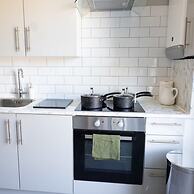 Spacious 2 Bed Apt Sleeps 5 Relocation Kent