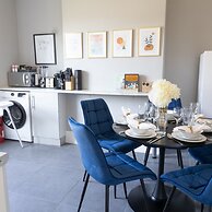 Spacious 2 Bed Apt Sleeps 5 Relocation Kent