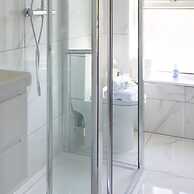 Spacious 2 Bed Apt Sleeps 5 Relocation Kent