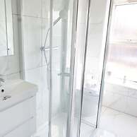 Spacious 2 Bed Apt Sleeps 5 Relocation Kent