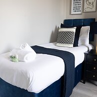 Spacious 2 Bed Apt Sleeps 5 Relocation Kent