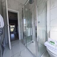Spacious 2 Bed Apt Sleeps 5 Relocation Kent