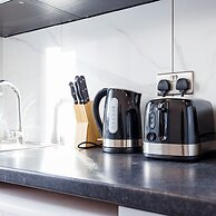 North West London Studio Apartment - Sleeps 3