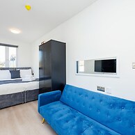 North West London Studio Apartment - Sleeps 3