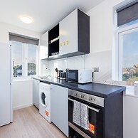 North West London Studio Apartment - Sleeps 3