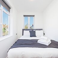 North West London Studio Apartment - Sleeps 3