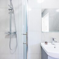 North West London Studio Apartment - Sleeps 3