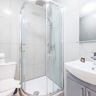 North West London Studio Apartment - Sleeps 3