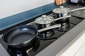 Large 4 Bed Townhouse in Uxbridge Sleeps 9