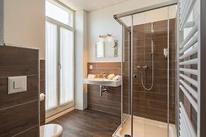 Carlton-Europe Vintage Adults Hotel