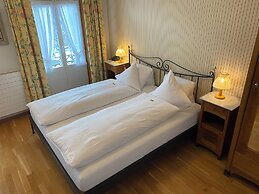 Carlton-Europe Vintage Adults Hotel