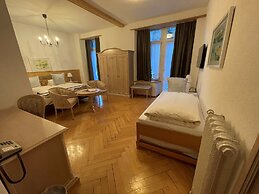 Carlton-Europe Vintage Adults Hotel