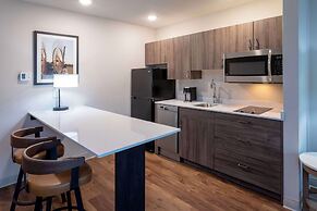 GrandStay Hotel & Suites