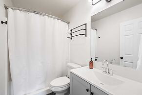 Little Pisgah Sunrise by Avantstay Mountain View