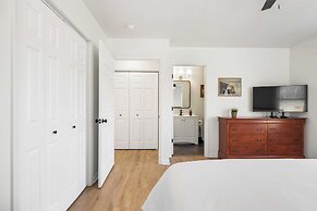 Little Pisgah Sunrise by Avantstay Mountain View