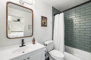 Little Pisgah Sunrise by Avantstay Mountain View