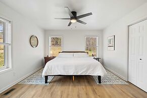 Little Pisgah Sunrise by Avantstay Mountain View