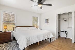 Little Pisgah Sunrise by Avantstay Mountain View