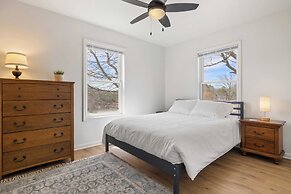 Little Pisgah Sunrise by Avantstay Mountain View