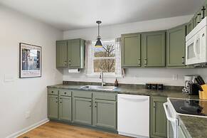 Little Pisgah Sunrise by Avantstay Mountain View