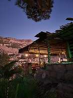 Dana Tower Hotel