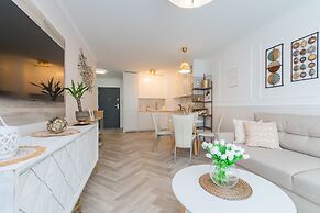 Golden Azzure by Grand Apartments