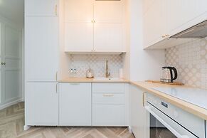 Golden Azzure by Grand Apartments