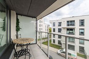 Golden Azzure by Grand Apartments