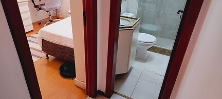 Hostel for One: quarto e banheiro privativos