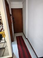 Hostel for One: quarto e banheiro privativos