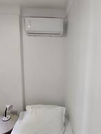 Hostel for One: quarto e banheiro privativos