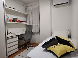 Hostel for One: quarto e banheiro privativos