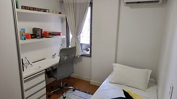 Hostel for One: quarto e banheiro privativos