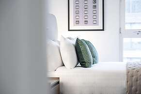 Flat With Skyline City Views