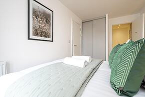 Deluxe Leeds Flat With Views