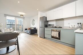 Deluxe Leeds Flat With Views