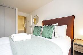 Deluxe Leeds Flat With Views