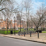 Deluxe Waterside Flat in Leeds