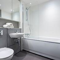 Deluxe Waterside Flat in Leeds