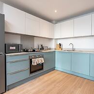 Deluxe Waterside Flat in Leeds