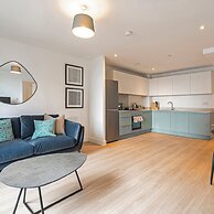 Deluxe Waterside Flat in Leeds