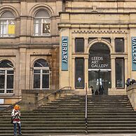 Deluxe Waterside Flat in Leeds