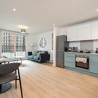 Deluxe Waterside Flat in Leeds